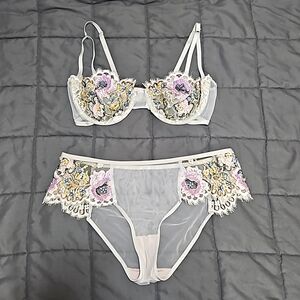 Taryn Winters Beaded Light Blue Set 34DD/ M bottoms